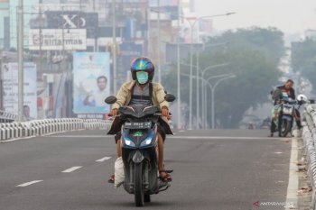 Kota Baturaja diselimuti kabut asap karhutla saat pagi hari