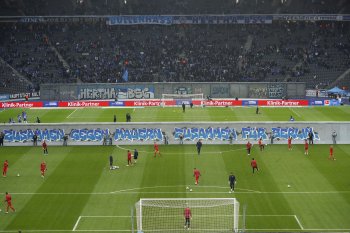 Hertha membuat replika tembok Berlin untuk peringati 30 tahun keruntuhan