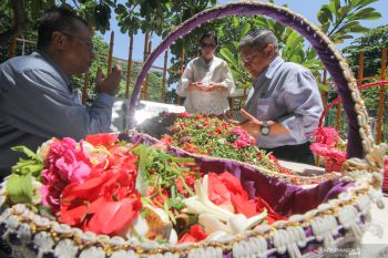 Ziarah Makam Bung Tomo