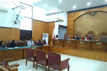 Sidang gugatan praperadilan aktivis Papua ditunda dua pekan