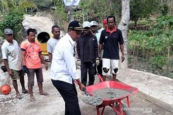 Artikel - Pantai Sulamanda, "Ina Huk" bagi Desa Mata Air