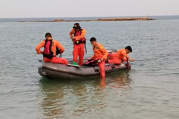 Tim SAR cari pria terjatuh saat memancing ikan di Batam