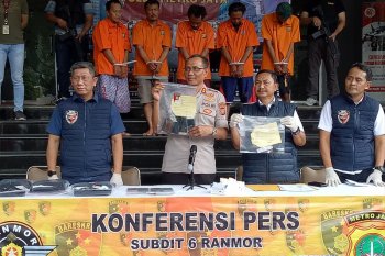 Lima orang ditangkap karena curi truk
