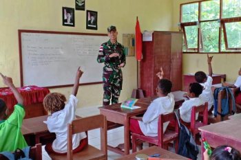Satgas Yonif 713/ST gelar lomba mewarnai untuk pelajar di perbatasan RI-PNG