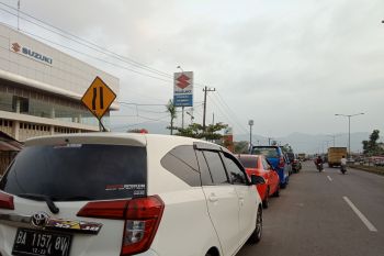 Antrean Premium itu masih mengular, ternyata sudah dua bulan lamanya