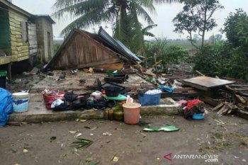 Angin puting beliung terjang Kabupaten Banyuasin,  82 rumah rusak