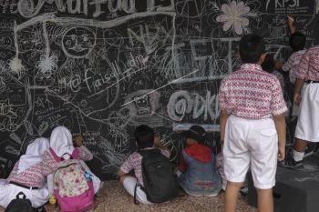 Melatih kreatifitas siswa