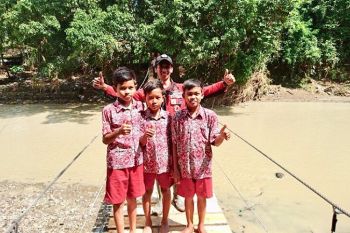 Tedi Ixdiana, Si Pembuat Jembatan Gantung yang Patut Jadi Pahlawan