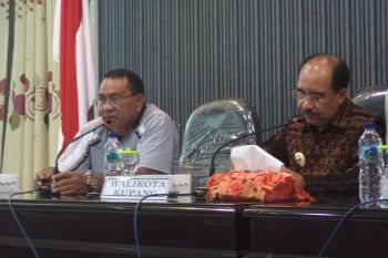 Pemkot Kupang tanam ribuan pohon