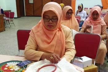 Dharma Wanita Kota Magelang ikuti pelatihan menyulam