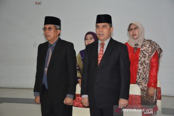 Gubernur nyatakan "pejabat tua" harus melek teknologi informasi