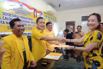 Datang sendiri Lili Binti daftar bacalon wali kota Manado di Golkar