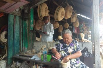 Aneka Kerajinan Rotan Amak Ini Ternyata Masih Diminati Lho! (Video)