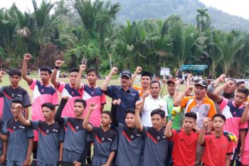 Bupati Hendrajoni buka Liga Desa Bayang