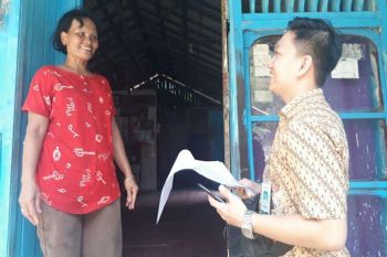 BPJS datangi warga Desa Marga Jaya untuk memastikan KIS diterima