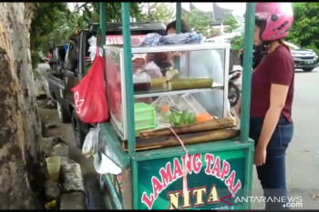 Jajanan Tradisional Ini Ternyata Digemari Wisatawan Luar Daerah Lho! (Video)