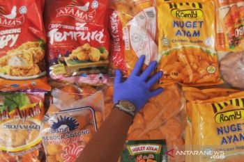 BALAI KARANTINA PERTANIAN PADANG  MUSNAHKAN PRODUK  ASAL LUAR NEGERI