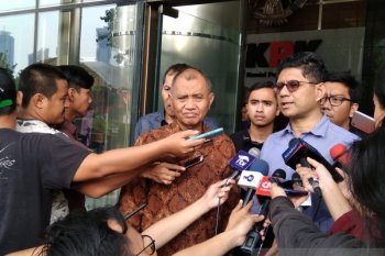 Tiga pimpinan KPK mengajukan "judicial review" Ke MK