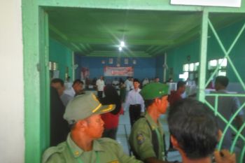 Ribuan warga Lampung Timur mencoblos calon kades