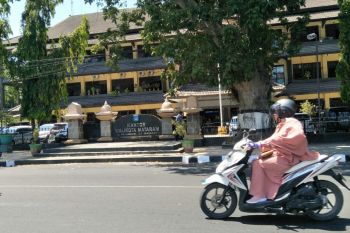 Pemkot Mataram membahas pengalihan anggaran kantor wali kota