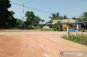Bagian belakang rumah warga di Bintan masuk hutan lindung