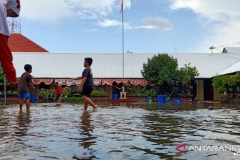BMKG mengimbau warga NTB waspadai dampak peralihan musim