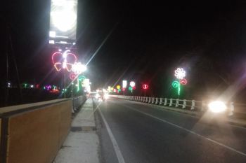 Poso dibalut lampu di malam hari
