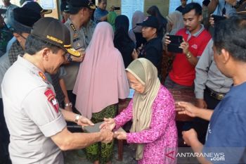 Kapolda Sumbar salurkan sembako bagi korban banjir di Agam