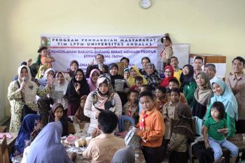 Tim LPPM Unand latih masyarakat olah sampah bernilai rupiah