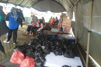 Solok Selatan Sediakan 3.300 Nasi Bungkus Bagi Korban Banjir