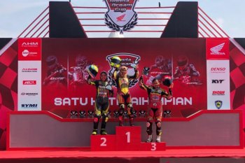 Dewasena Karawang "menggigit" di seri final dengan rebut dua gelar juara