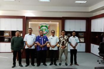 Ombudsman anugerahkan predikat kepatuhan kepada tiga bupati di Sulbar