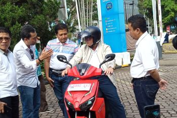 PLN UIW Sumbar kenalkan motor listrik ramah lingkungan ke masyarakat