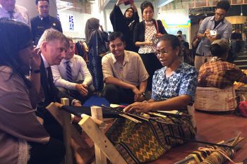 Dubes Inggris-Direktur British Council kunjungi pameran "Wallacea Week"