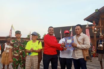 Pemkab Asmat serahkan aspirasi pemekaran PPS kepada anggota DPR RI