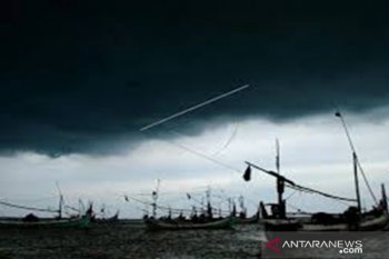 Nelayan dilarang melaut saat cuaca buruk landa NTT