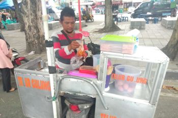 Telur Gulung Jajanan Legendaris Masa Kini