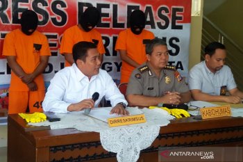 Polda DIY menangkap tiga pelaku peredaran BBM ilegal