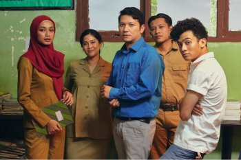 Ada Dian Sastro dan Gading Marten di "Guru-Guru Gokil"