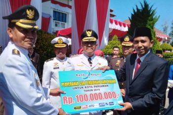 Bank Nagari Pariaman salurkan CSR pendidikan Rp100 juta untuk program Saga Saja