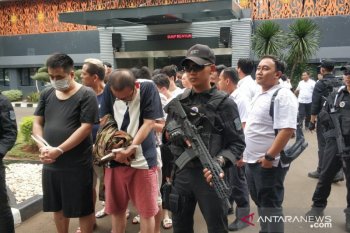 Polisi menyerahkan 80 WNA China ke imigrasi untuk dideportasi