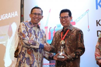 DSLNG raih penghargaan karena nol kecelakaan selama 26.467.729 jam kerja