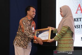 Biro Humas Protokol NTB meraih penghargaan Badan Publik Informatif