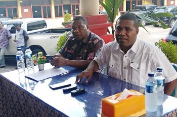 Bupati Biak Numfor klarifikasi informasi pemotongan dana desa