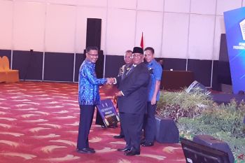 Gubernur Sultra Serahkan DIPA APBN 2020