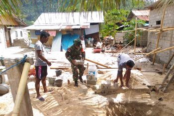 TNI di Kepulauan Marore membantu sukseskan program stop BABS