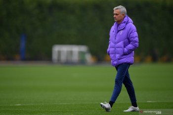 Mourinho mengundang anak gawang Spurs untuk makan siang bersama