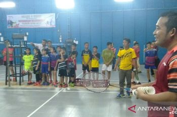 Mantan juara dunia identifikasi bakat atlet bulutangkis di Gunungsitoli