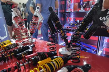 Ini perbedaan fungsi 'shockbreaker' tabung atas dan bawah
