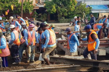 Jalur ganda KA segmen Geneng-Kedungbanteng dialihkan